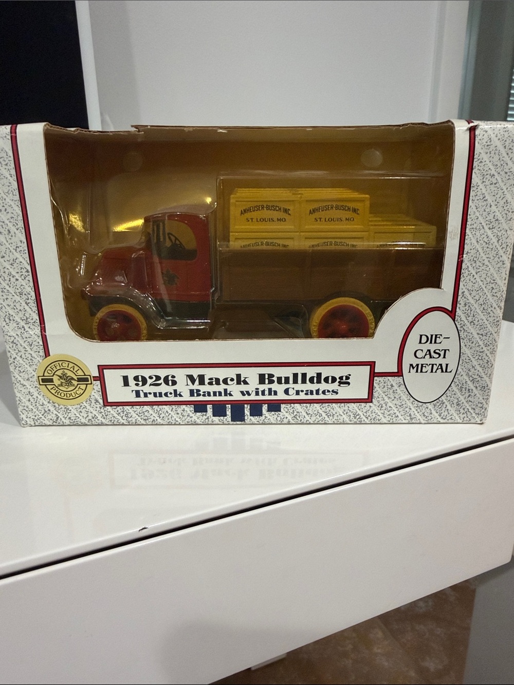 NIB1982 ERTL die-cast replica 1926 Mack Bulldog Truck Bank Anheuser Busch Crates